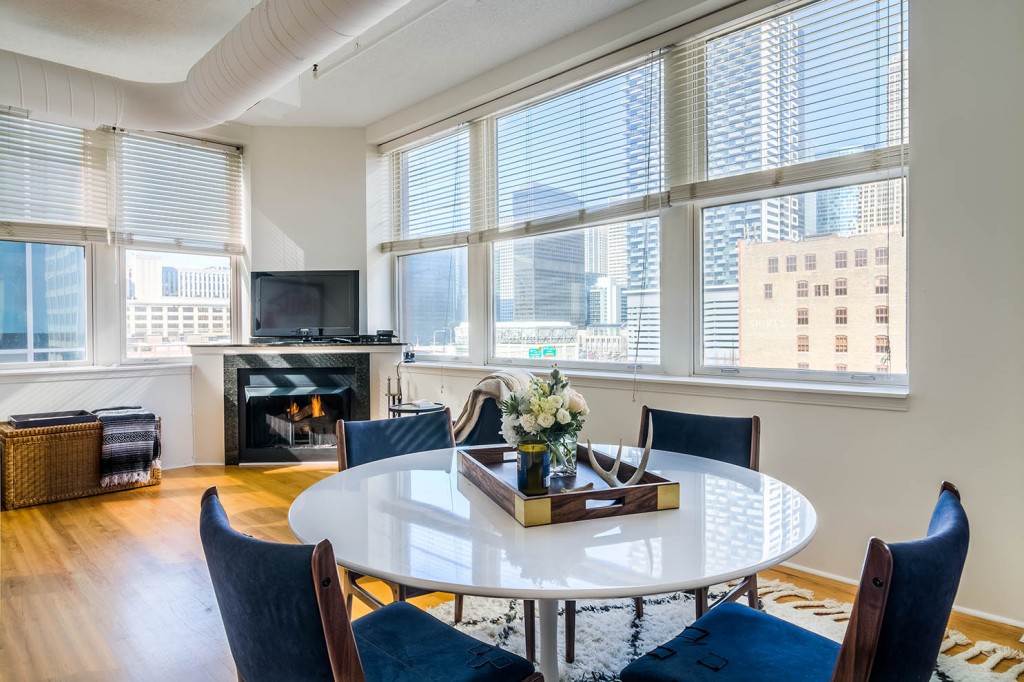 Mid-Mod Meets Eclectic In This Couple’s Vibrant Chicago Home